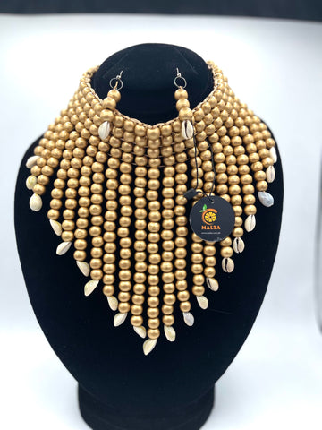 Beads With Shell Neck Set